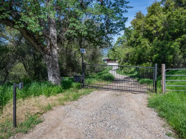 1560 Pinto Dr, Angels Camp, CA 95222