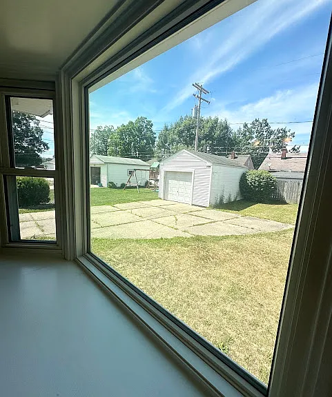 4706 Redfern Rd — Photo 3