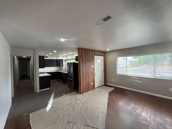3rd image of 25 Kathryn Dr