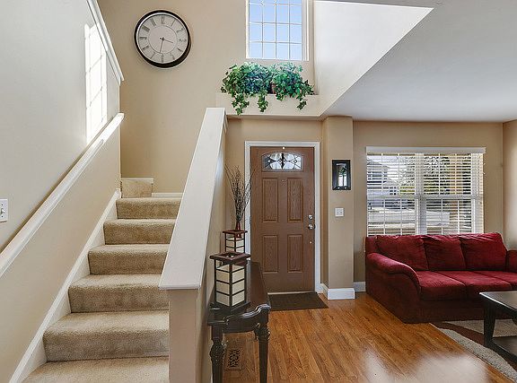 3rd image of 294 Beaumont Ct