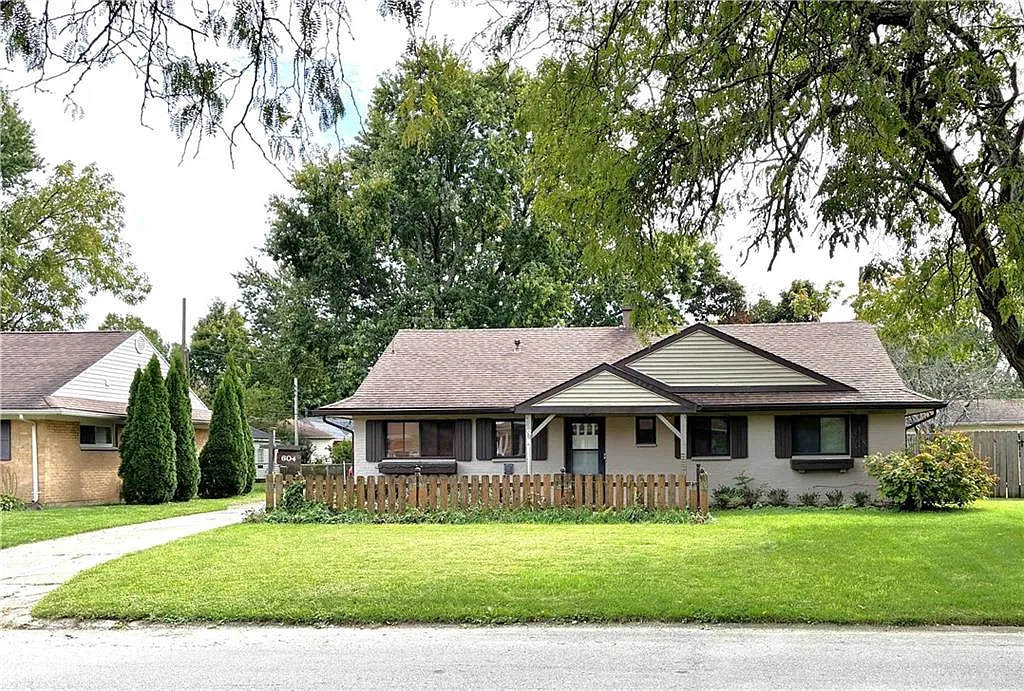 3 bed, 1.5 bath, 1731 sqft, $1,690 — Photo 1