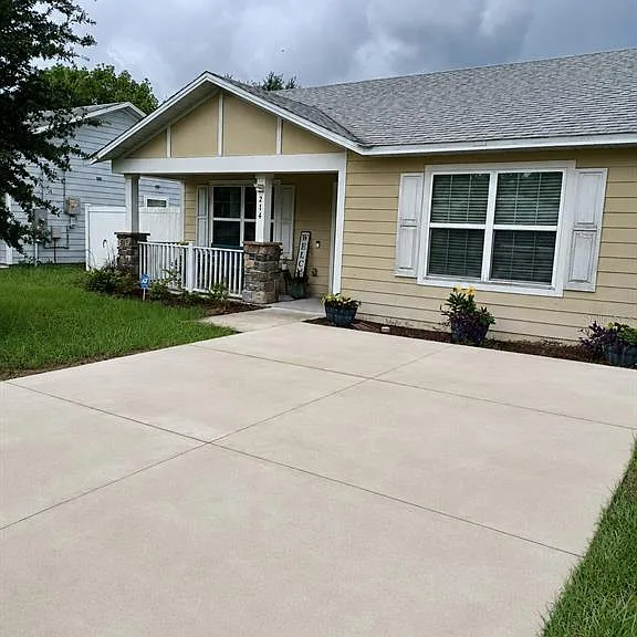 214 W Ella J Gilmore St — Photo 1