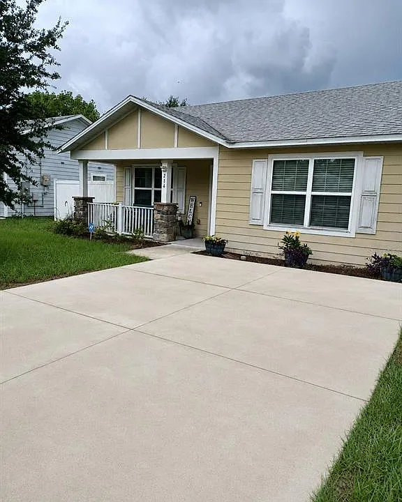 214 W Ella J Gilmore St