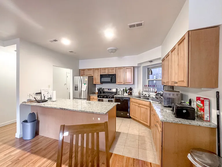 6711 N Sheridan Rd #S2 — Photo 5
