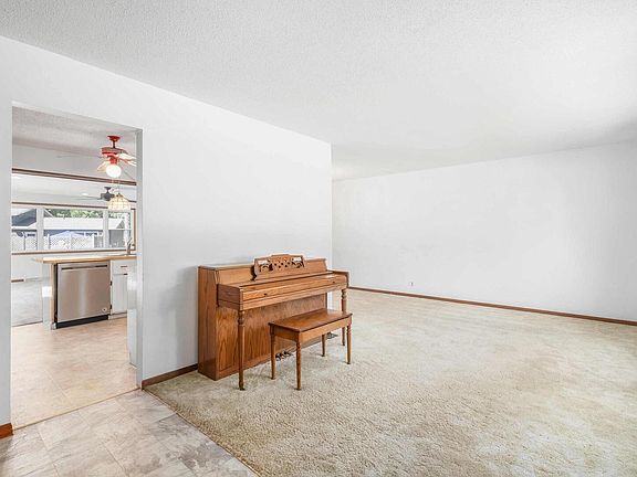 3rd image of 1815 Sussex Ct
