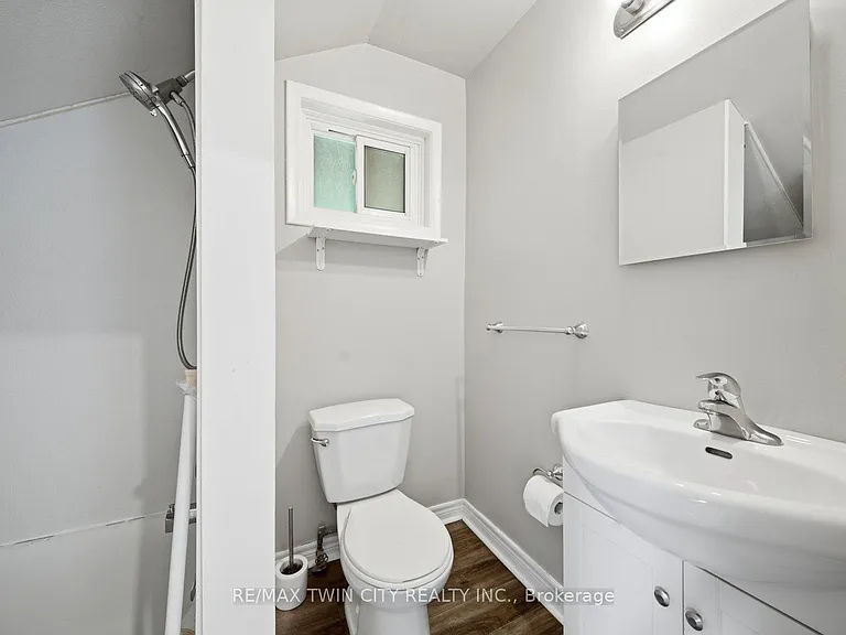 172 Albion St N #UPPER — Photo 15