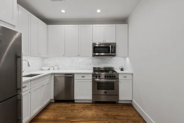 Sold by Nest Seekers International | media 11