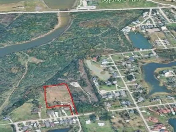 2884 Broadway St, Dickinson, TX 77539