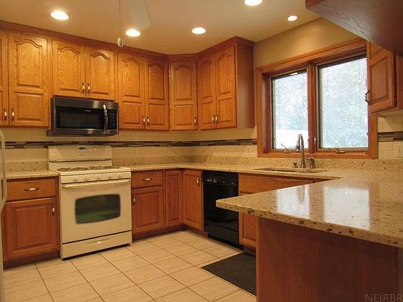 3rd image of 102 Jayne Dr
