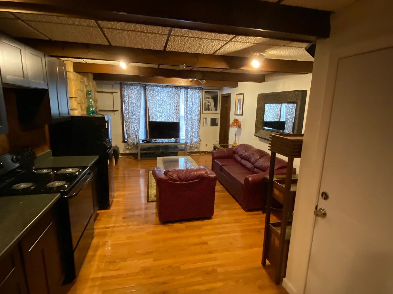 1 bed, 800 sqft, $1,295 — Photo 3