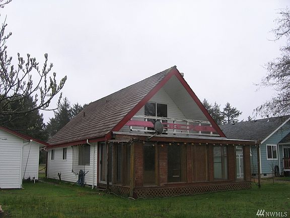 4th image of 401 Octopus Ave NE