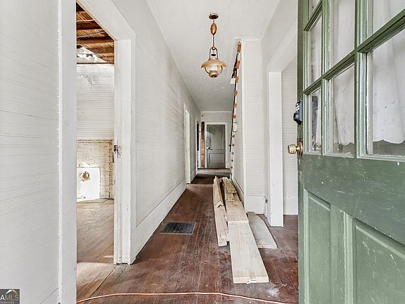 4th image of 2901 8th St