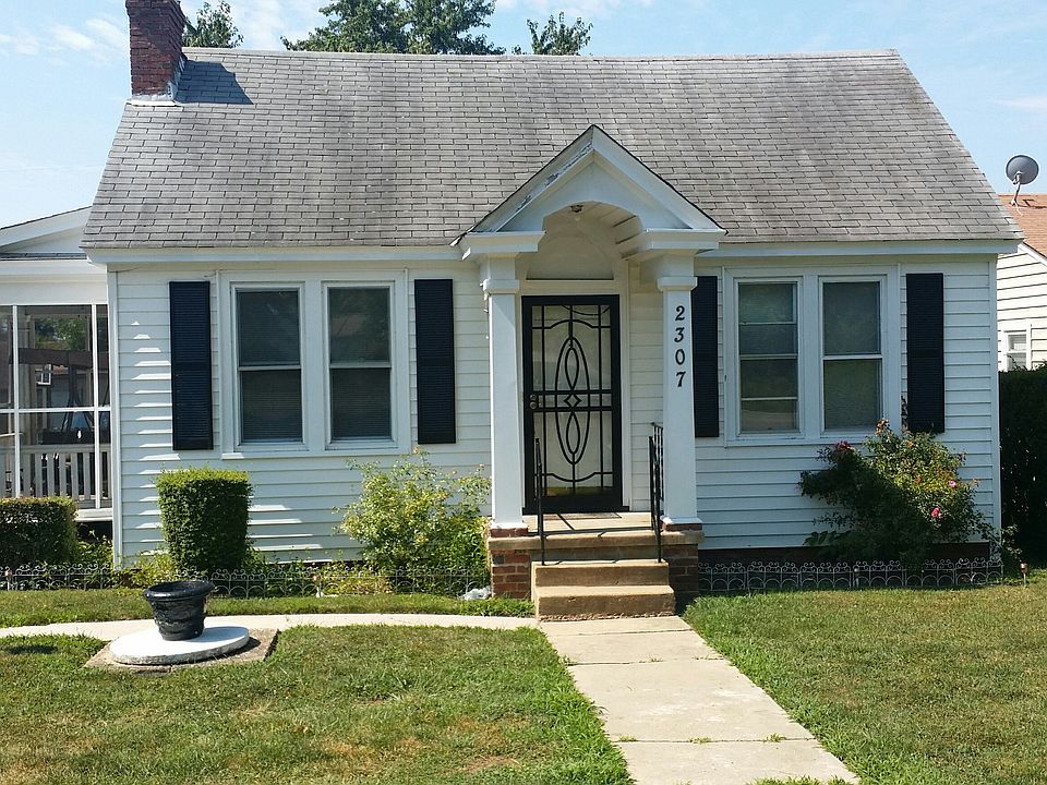 1st image of 2307 Byron St