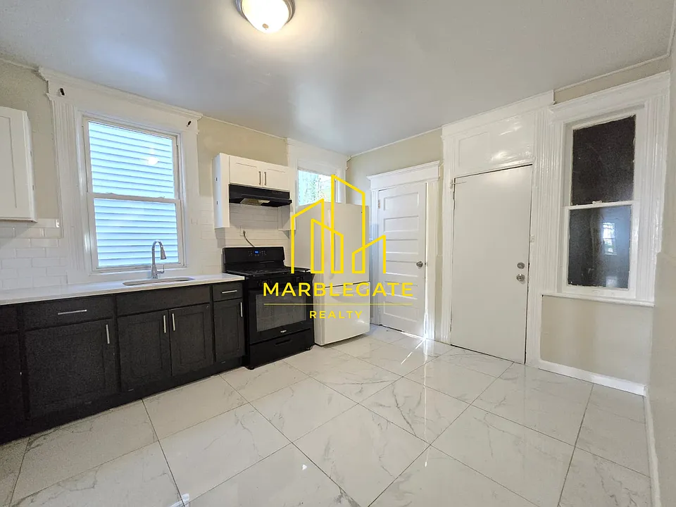 115-117 Seymour Ave #11