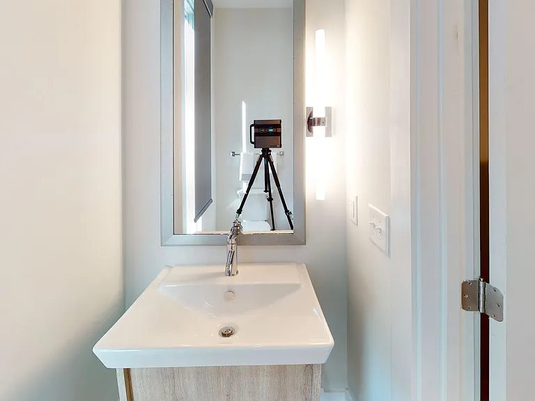 1070 Kenilworth Ave — Photo 25
