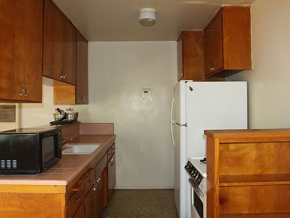 3rd image of 1614 E 1st St APT 10