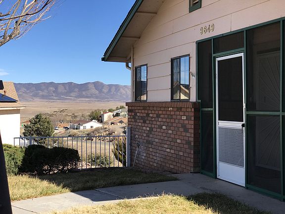 Screened-in front porch.