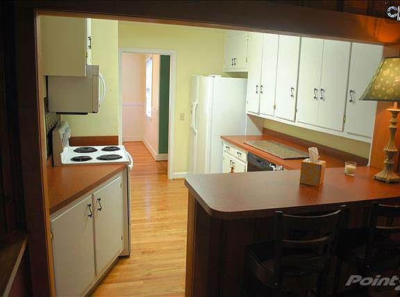 Bar area in kitchen