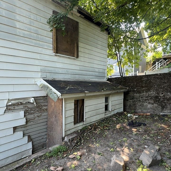 2nd image of 607 Hickory St #2