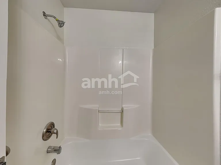 1036 Cove Hollow Dr — Photo 21