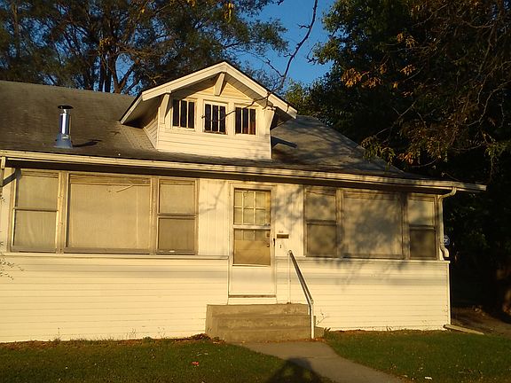3rd image of 516 1st Ave