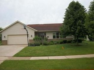 1005 Lous Way, Slinger, WI 53086