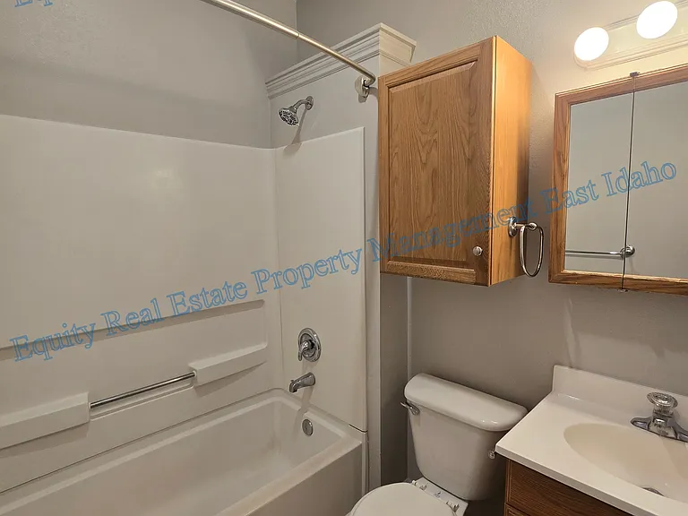 416 W Lewis St #114 — Photo 15