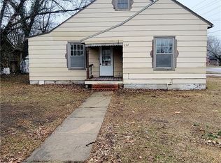 222 N Sycamore St, Iola, KS 66749