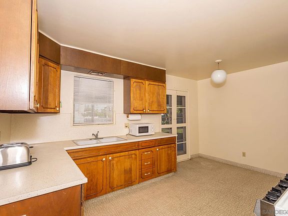 4th image of 4682 Clairemont Dr