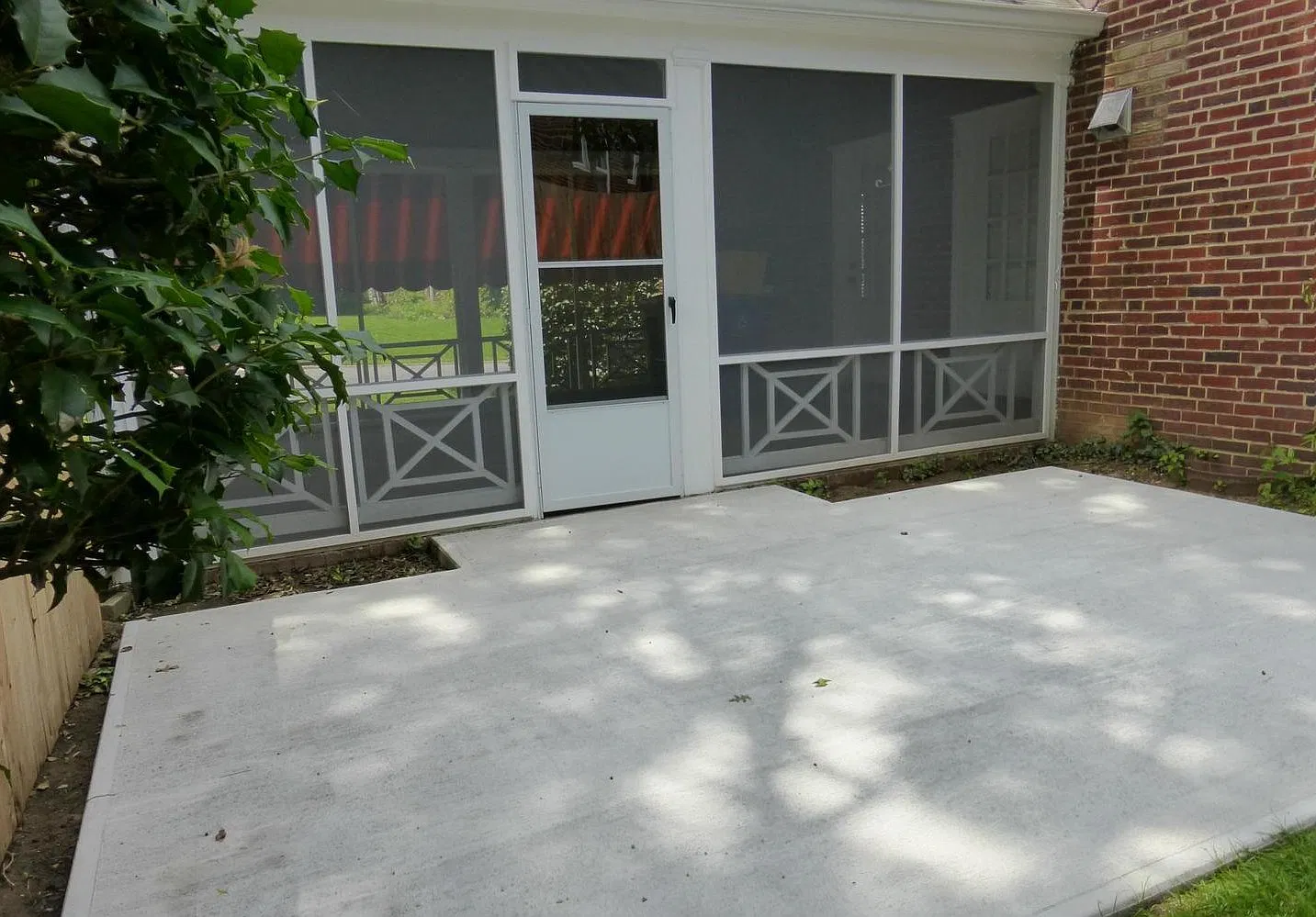 This beautiful corner lot brick home! — Photo 2