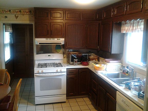 4th image of 233 Orchard Dr