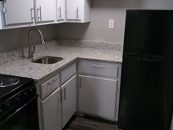 5th image of 1729 Cox St APT 208