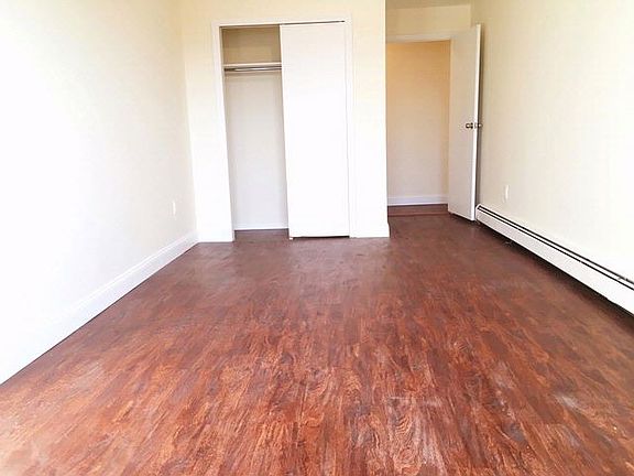 2nd image of 3014 Steinway St