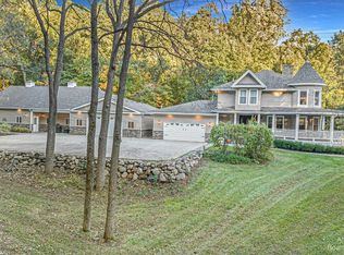 3937 Green Hills Dr, Pinckney, MI 48169