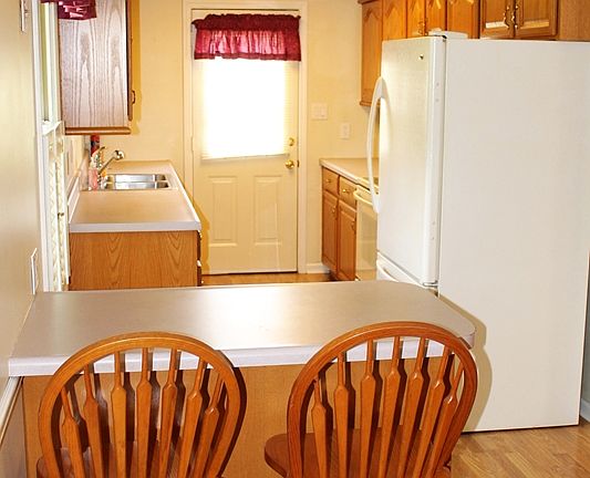 4th image of 107 Christopher Dr