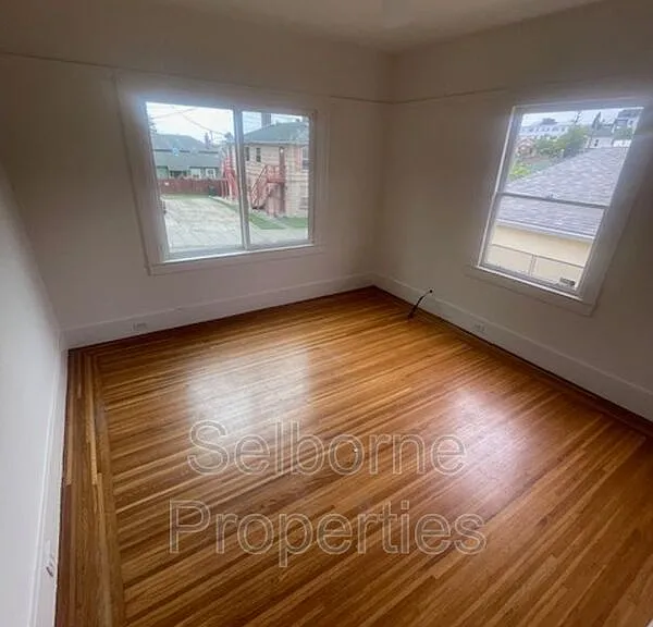 1424 E 20th St — Photo 35