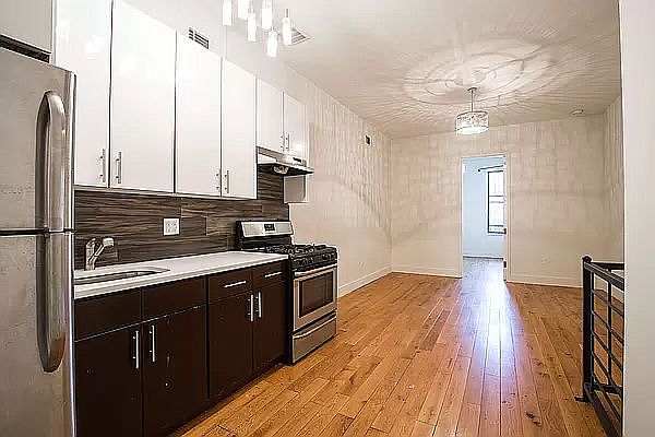 1st image of 29 Beaver St APT 1L