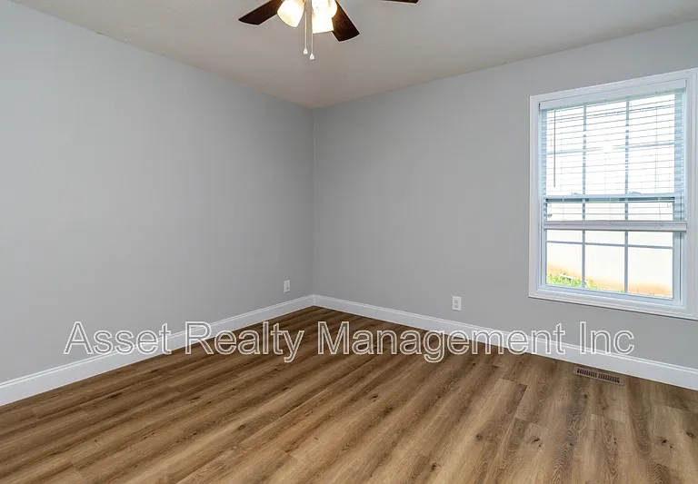 252-254 Highland Ave — Photo 19