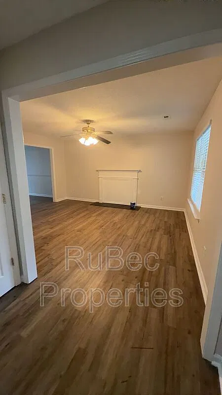 4 bed, 2.5 bath, 1656 sqft, $2,150 — Photo 2