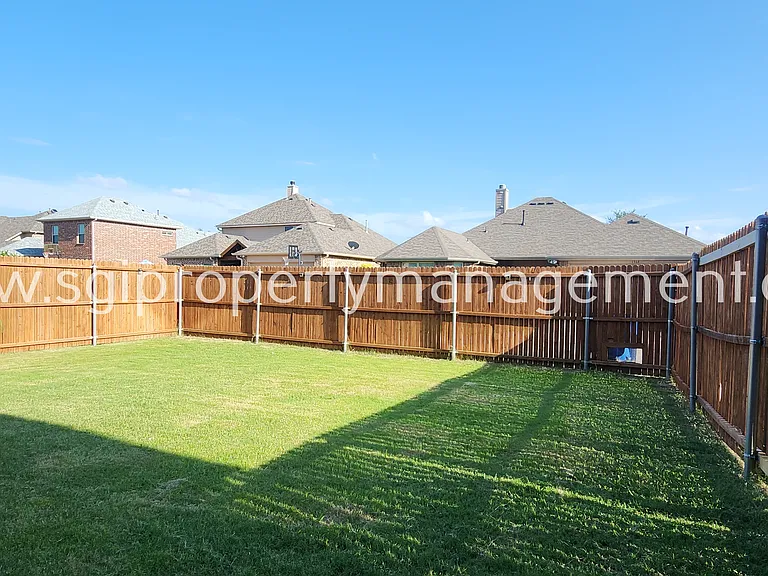 1369 Crescent Cove Dr — Photo 32