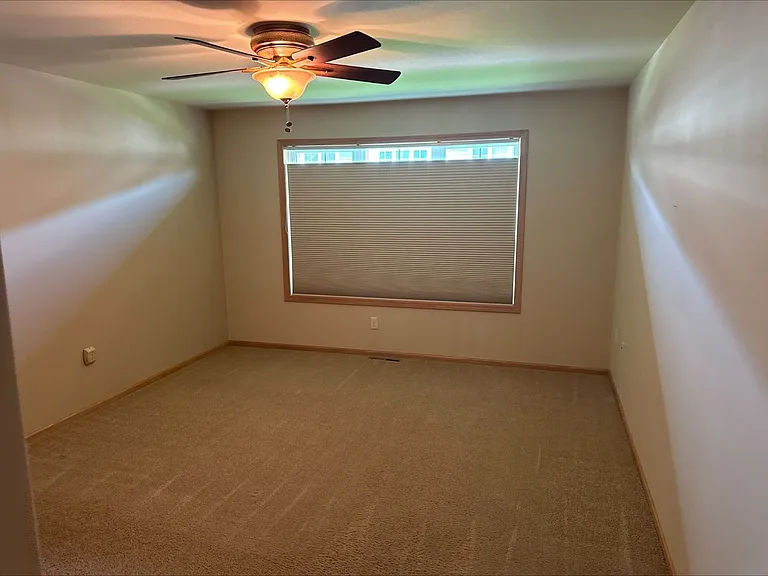 1329 Pinecrest Ln — Photo 2