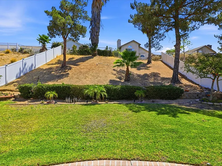 421 Yellowstone Cir — Photo 37