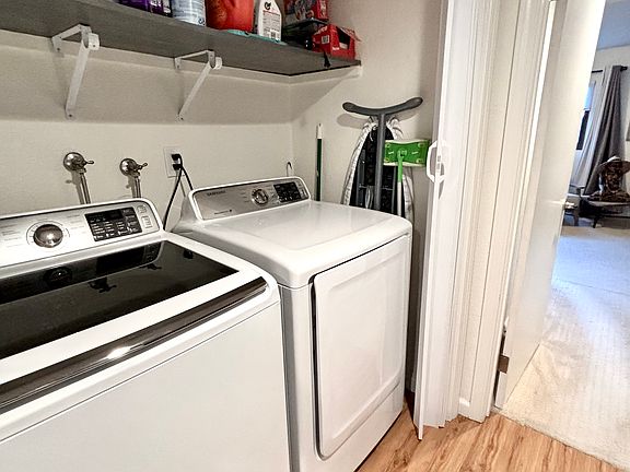 Full size Washer/Dryer included