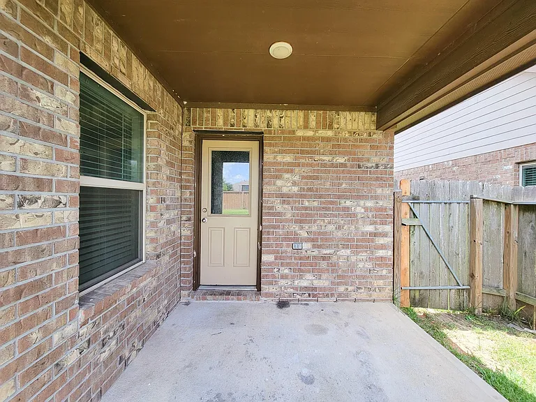 29614 Breakwater Dr — Photo 34