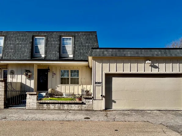 2644 SW Arrowhead Rd #D, Topeka, KS 66614