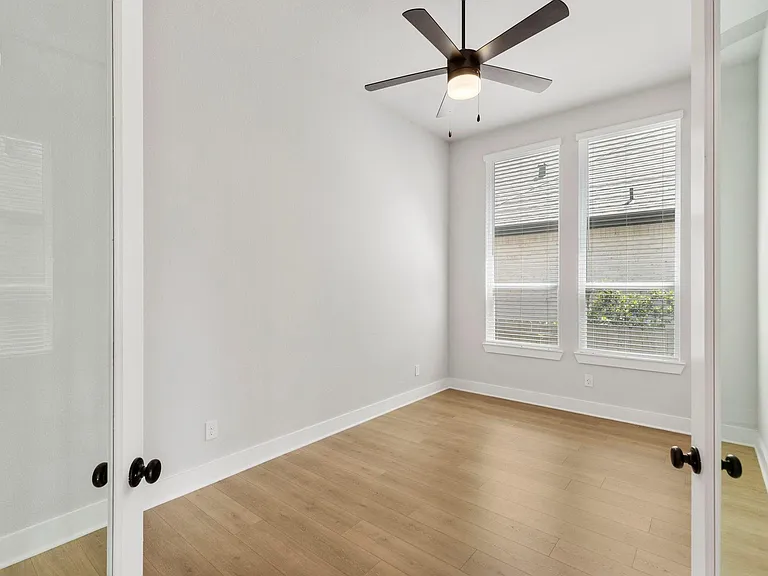 415 N Hillary Step Pl — Photo 16