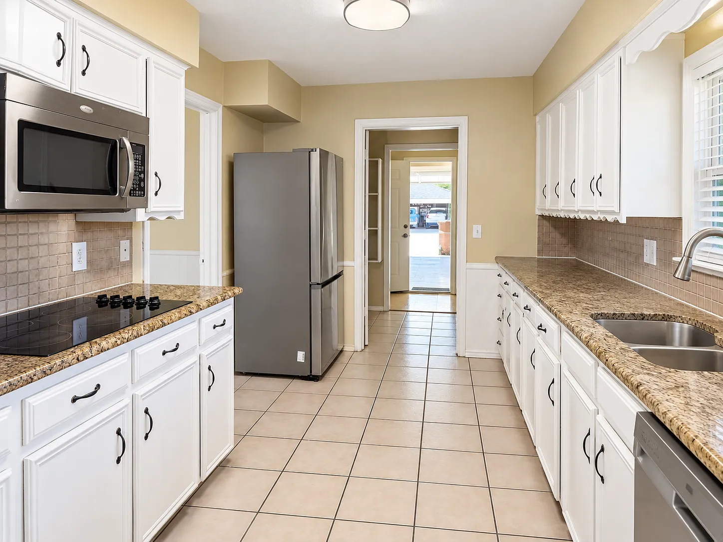 3 bed, 2443 sqft, $2,700 — Photo 4