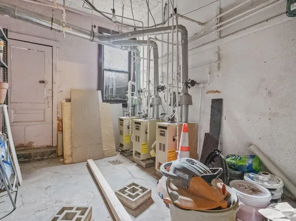 440 52nd Street image 11 of 12