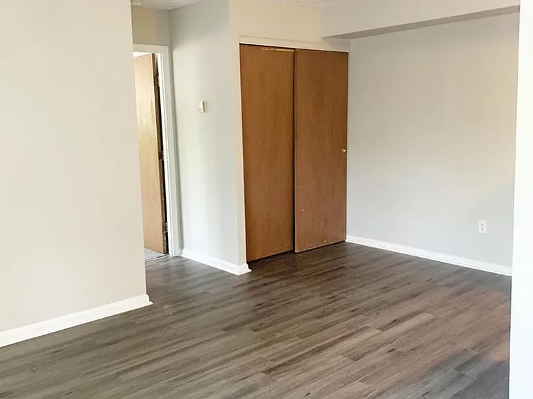 3033 Clifton Ave — Photo 7