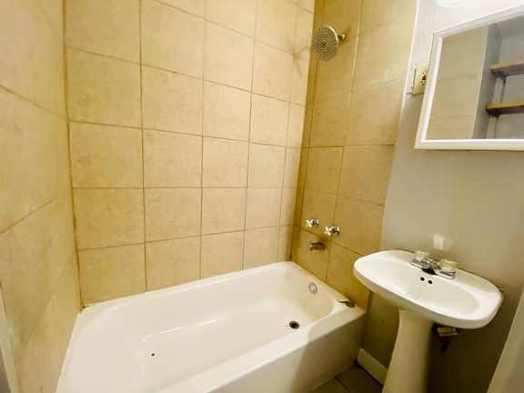 4th image of 2623 26th St #B